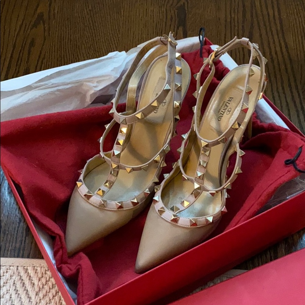 Valentino Beige leather Rockstud Heels